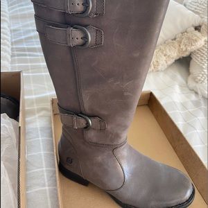 Born gray boot size 8.5 new condition